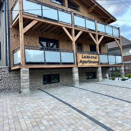 Luxusny S Velkou Terasou Apartman Garamfő