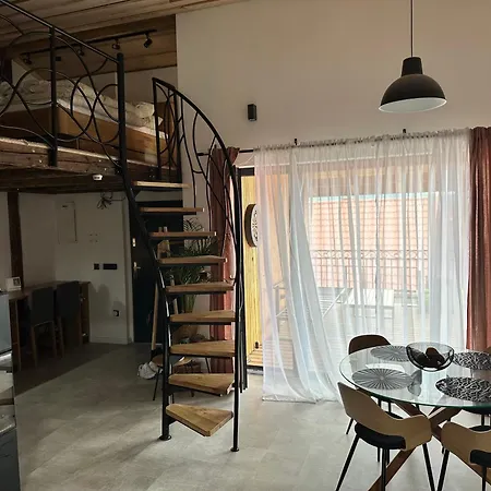 Luxusny S Velkou Terasou Апартаменты Телгарт